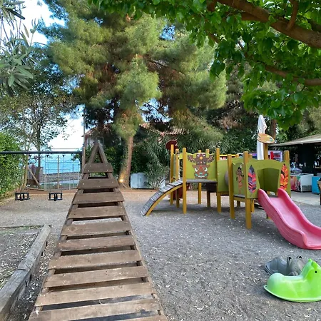 Parque de Campismo Nisi Glamping 3*