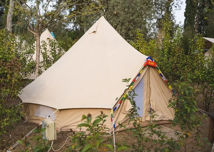 Nisi Glamping Campsite 3*